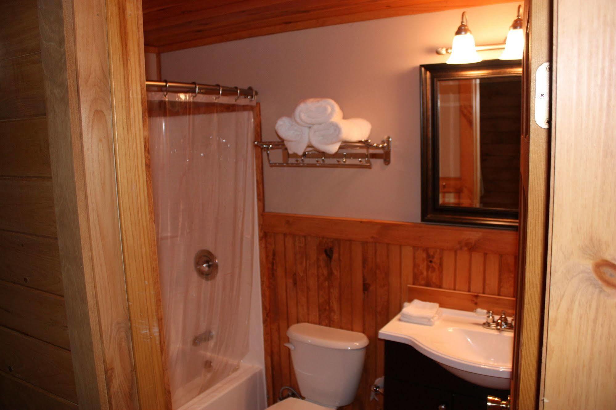 Lake Parlin Lodge & Cabins West Forks 외부 사진